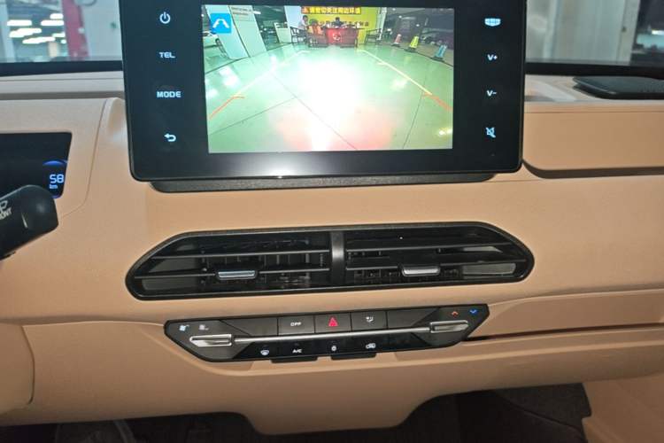 Used Geely Galaxy Panda 2023 Panda Mini 200km Endurance Bear Audio And AC Panel