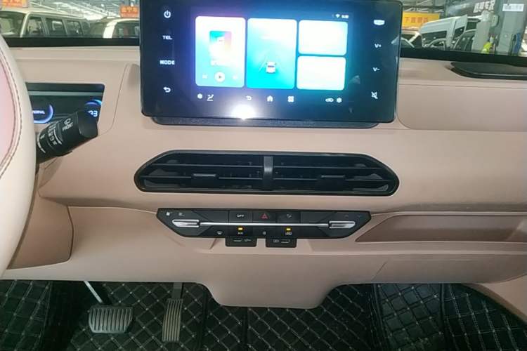 Used Geely Galaxy Panda 2023 Panda Mini 200km Dynamic Bear Audio And AC Panel