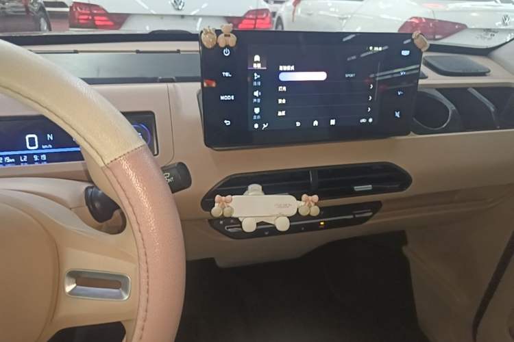 Used Geely Galaxy Panda 2023 Panda Mini 200km Endurance Bear Audio And AC Panel