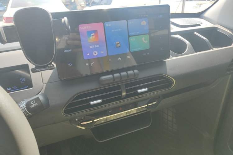 Used Geely Galaxy Panda 2023 Panda Mini 200km Endurance Bear Audio And AC Panel