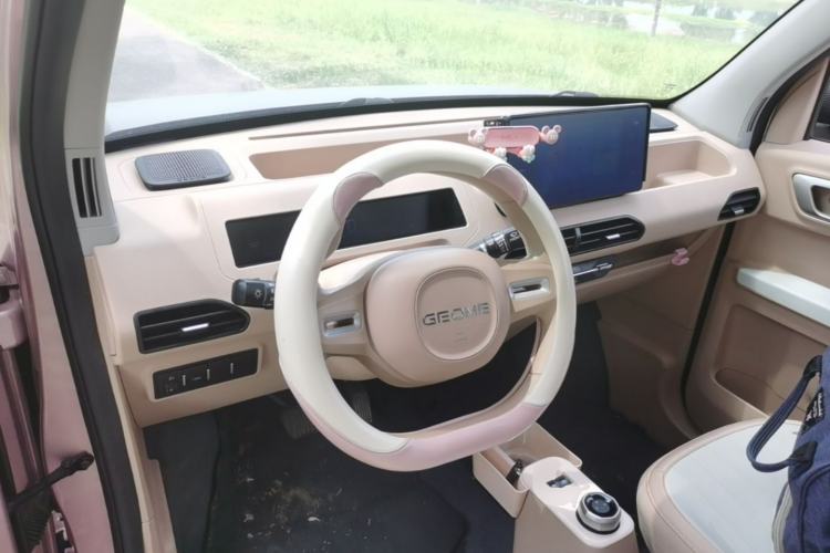 Used Geely Galaxy Panda 2023 Panda Mini 200km Endurance Bear Center Console