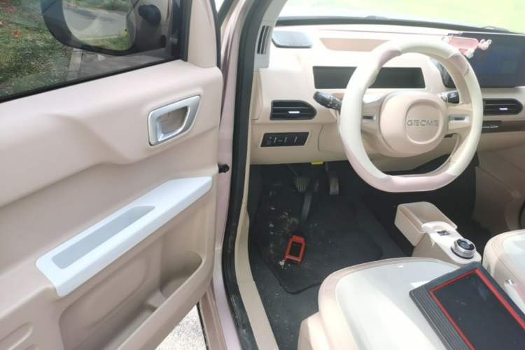 Used Geely Galaxy Panda 2023 Panda Mini 200km Endurance Bear Driver Seat