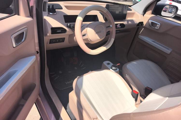Used Geely Galaxy Panda 2023 Panda Mini 200km Endurance Bear Interior 2
