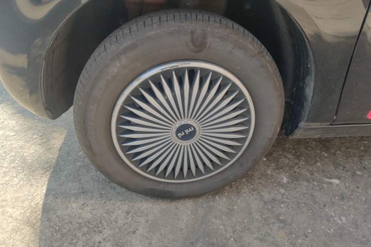 Used Geely Galaxy Panda 2023 Panda Mini 200km Endurance Bear Left Front Wheel Hub