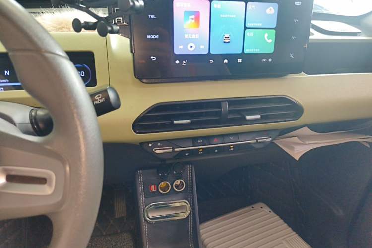 Used Geely Galaxy Panda 2023 Panda Mini 200km Endurance Bear Audio And AC Panel