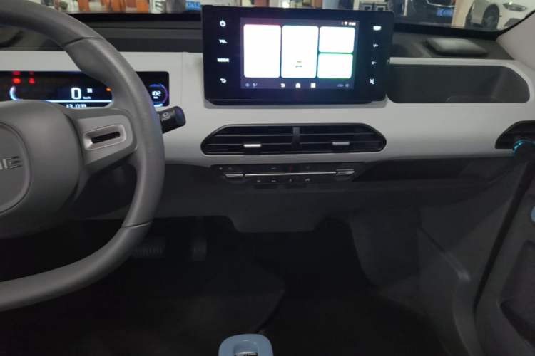 Used Geely Galaxy Panda 2023 Panda Mini 200km Endurance Bear Audio And AC Panel