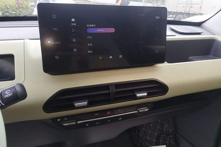 Used Geely Galaxy Panda 2023 Panda Mini 200km Endurance Bear Audio And AC Panel
