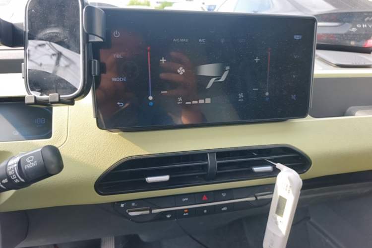 Used Geely Galaxy Panda 2023 Panda Mini 200km Endurance Bear Audio And AC Panel