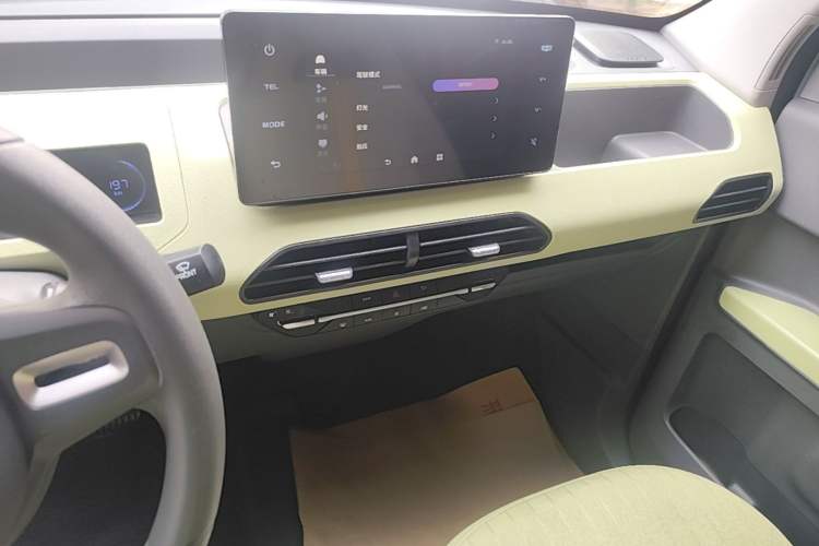 Used Geely Galaxy Panda 2023 Panda Mini 200km Endurance Bear Audio And AC Panel