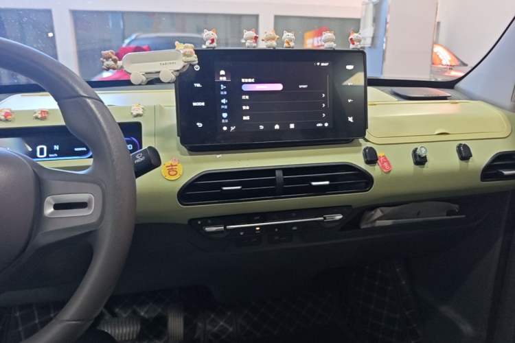 Used Geely Galaxy Panda 2023 Panda Mini 120km Cute Bear Audio And AC Panel