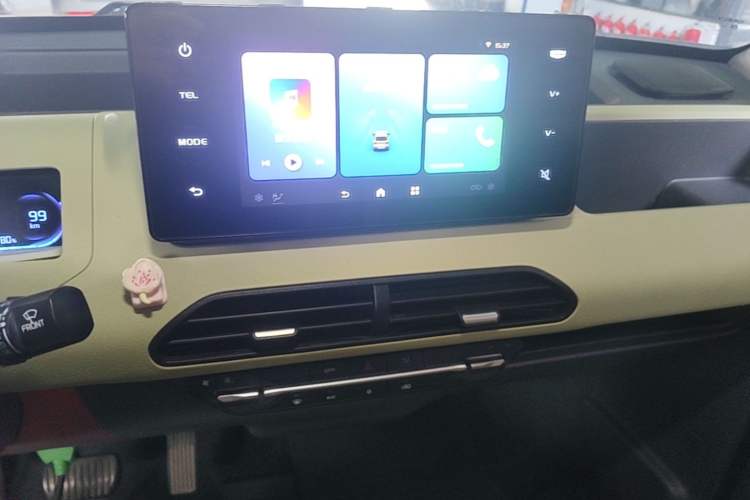 Used Geely Galaxy Panda 2023 Panda Mini 120km Cute Bear Audio And AC Panel