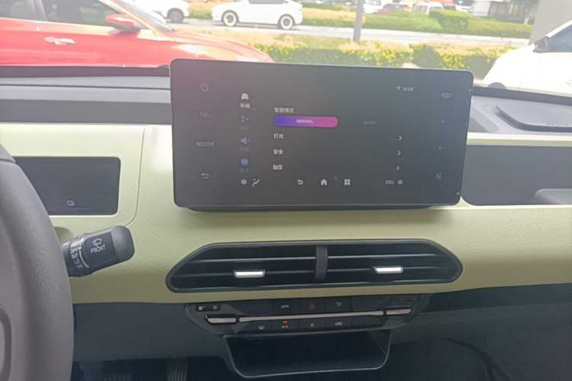 Used Geely Galaxy Panda 2023 Panda Mini 200km Endurance Bear Audio And AC Panel