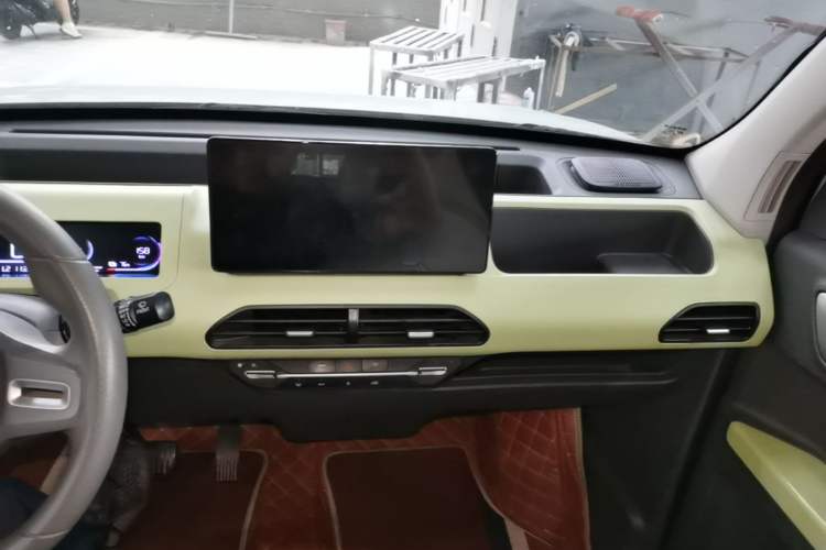 Used Geely Galaxy Panda 2023 Panda Mini 200km Endurance Bear Audio And AC Panel