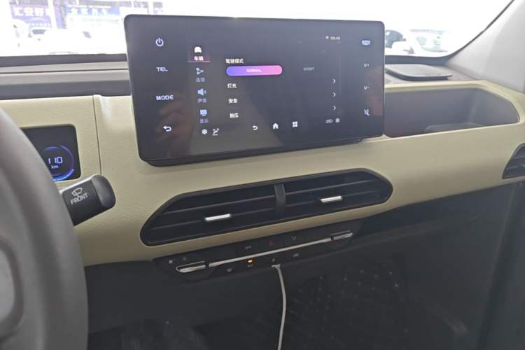 Used Geely Galaxy Panda 2023 Panda Mini 200km Endurance Bear Audio And AC Panel