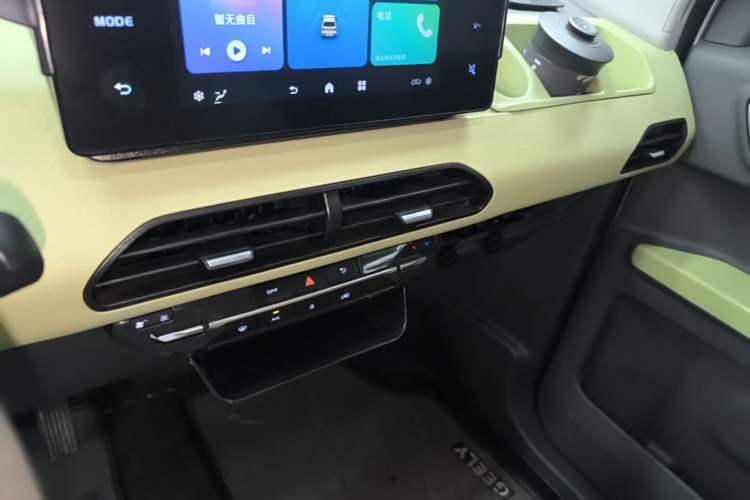 Used Geely Galaxy Panda 2023 Panda Mini 200km Endurance Bear Audio And AC Panel