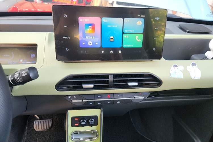 Used Geely Galaxy Panda 2023 Panda Mini 200km Endurance Bear Audio And AC Panel