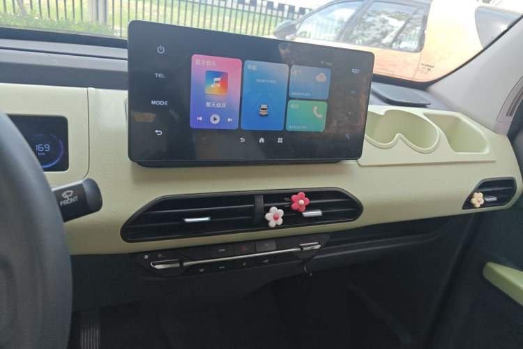 Used Geely Galaxy Panda 2023 Panda Mini 200km Endurance Bear Audio And AC Panel