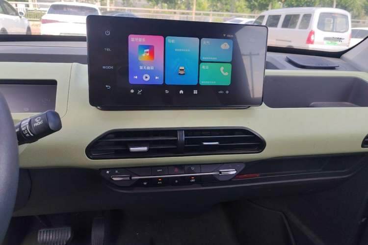 Used Geely Galaxy Panda 2023 Panda Mini 200km Endurance Bear Audio And AC Panel