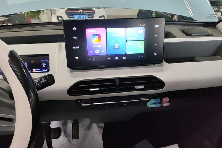 Used Geely Galaxy Panda 2023 Panda Mini 200km Endurance Bear Audio And AC Panel