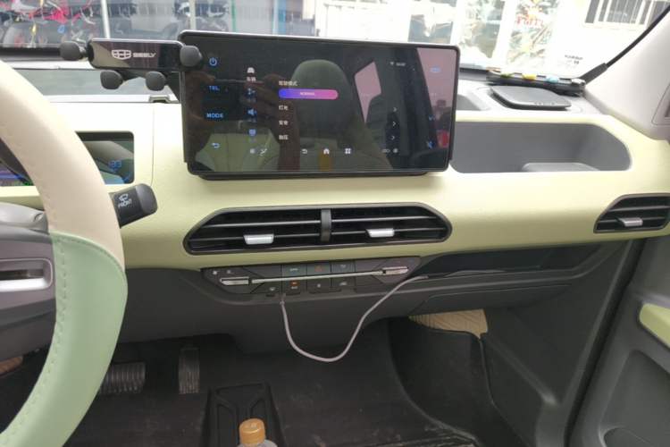 Used Geely Galaxy Panda 2023 Panda Mini 200km Dynamic Bear Audio And AC Panel
