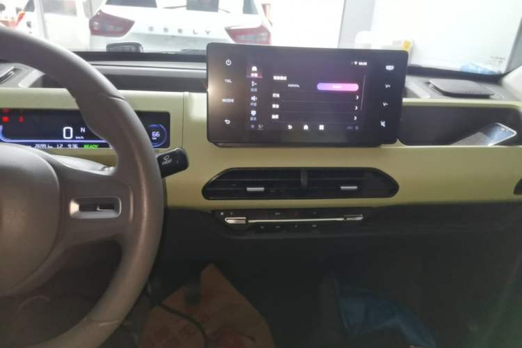 Used Geely Galaxy Panda 2023 Panda Mini 200km Dynamic Bear Audio And AC Panel