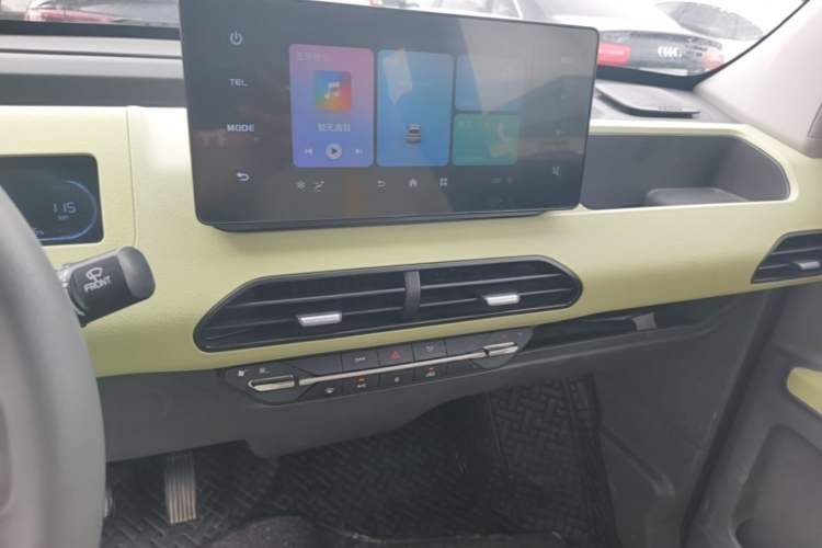 Used Geely Galaxy Panda 2023 Panda Mini 120km Cute Bear Audio And AC Panel