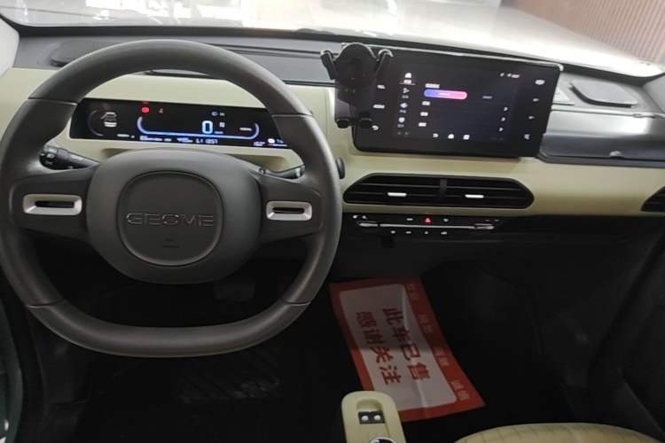 Used Geely Galaxy Panda 2023 Panda Mini 200km Endurance Bear Audio And AC Panel
