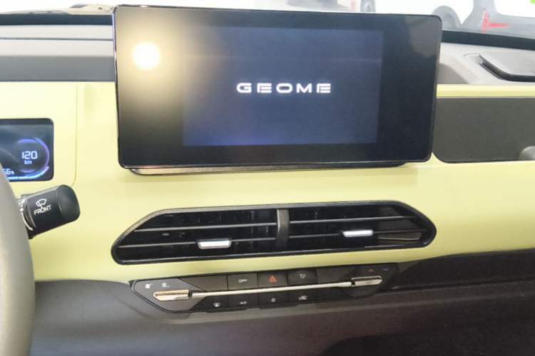 Used Geely Galaxy Panda 2023 Panda Mini 200km Endurance Bear Audio And AC Panel