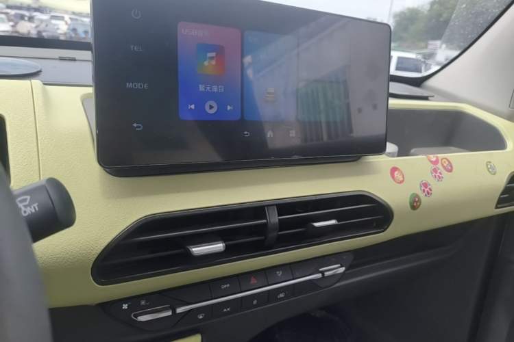 Used Geely Galaxy Panda 2023 Panda Mini 200km Endurance Bear Audio And AC Panel