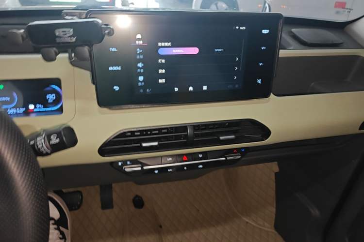 Used Geely Galaxy Panda 2023 Panda Mini 200km Endurance Bear Audio And AC Panel