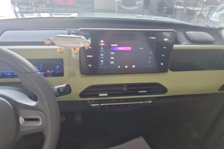 Used Geely Galaxy Panda 2023 Panda Mini 200km Endurance Bear Audio And AC Panel