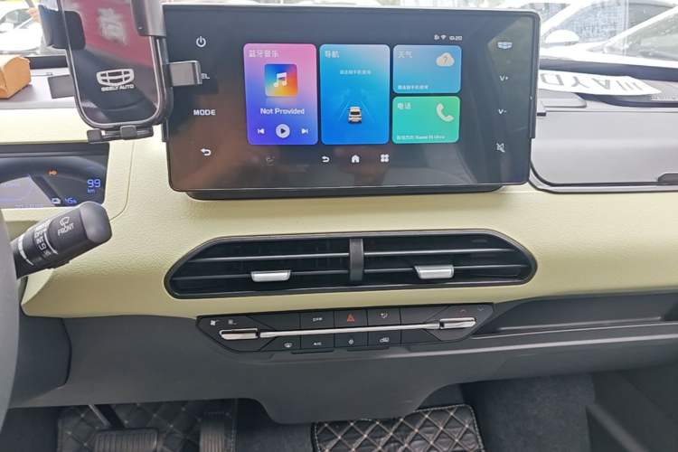 Used Geely Galaxy Panda 2023 Panda Mini 200km Endurance Bear Audio And AC Panel