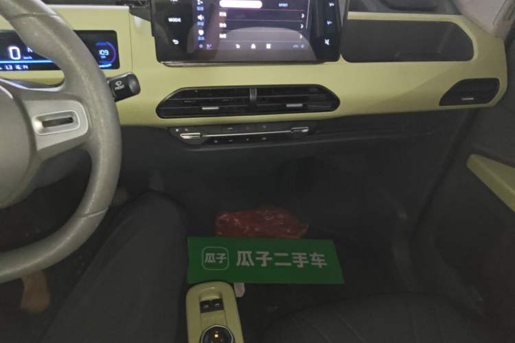 Used Geely Galaxy Panda 2023 Panda Mini 200km Endurance Bear Audio And AC Panel