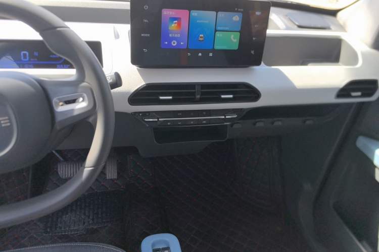 Used Geely Galaxy Panda 2023 Panda Mini 200km Endurance Bear Audio And AC Panel