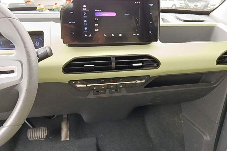 Used Geely Galaxy Panda 2023 Panda Mini 200km Endurance Bear Audio And AC Panel