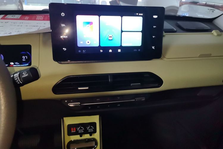 Used Geely Galaxy Panda 2023 Panda Mini 200km Endurance Bear Audio And AC Panel