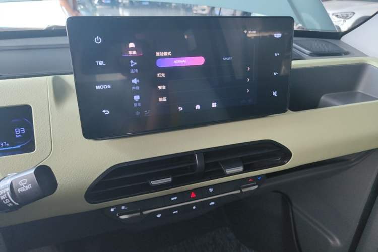 Used Geely Galaxy Panda 2023 Panda Mini 200km Endurance Bear Audio And AC Panel