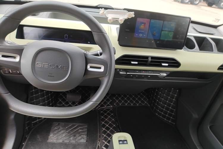 Used Geely Galaxy Panda 2023 Panda Mini 200km Endurance Bear Audio And AC Panel