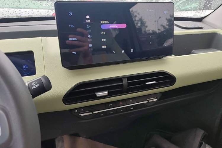 Used Geely Galaxy Panda 2023 Panda Mini 200km Endurance Bear Audio And AC Panel