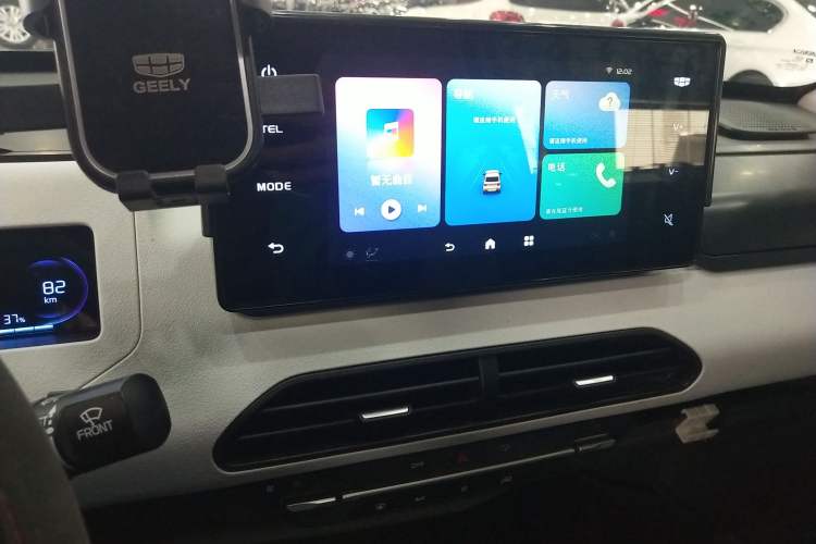Used Geely Galaxy Panda 2023 Panda Mini 200km Endurance Bear Audio And AC Panel