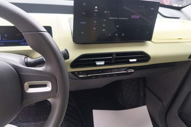 Used Geely Galaxy Panda 2023 Panda Mini 200km Endurance Bear Audio And AC Panel