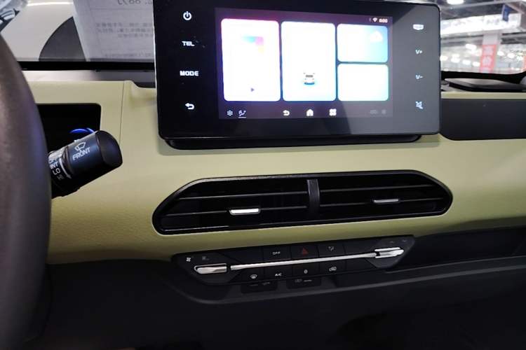 Used Geely Galaxy Panda 2023 Panda Mini 200km Endurance Bear Audio And AC Panel