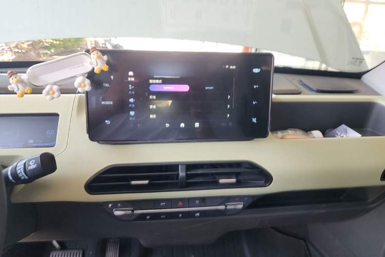 Used Geely Galaxy Panda 2023 Panda Mini 200km Endurance Bear Audio And AC Panel