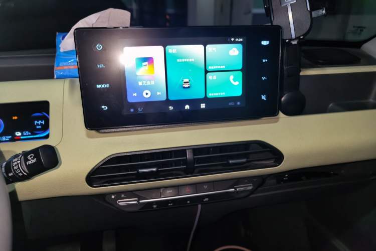Used Geely Galaxy Panda 2023 Panda Mini 200km Endurance Bear Audio And AC Panel