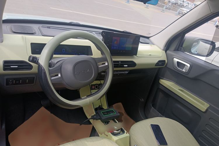 Used Geely Galaxy Panda 2023 Panda Mini 200km Endurance Bear Center Console