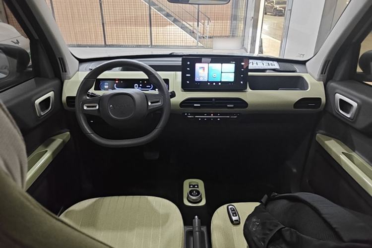 Used Geely Galaxy Panda 2023 Panda Mini 200km Endurance Bear Center Console