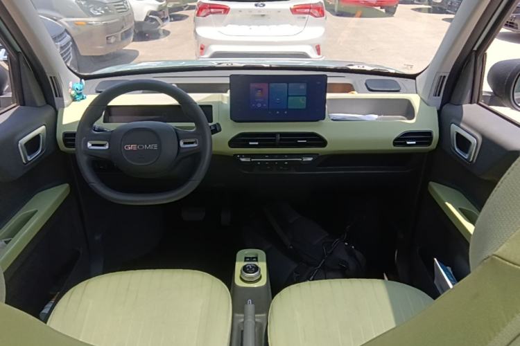 Used Geely Galaxy Panda 2023 Panda Mini 200km Dynamic Bear Center Console