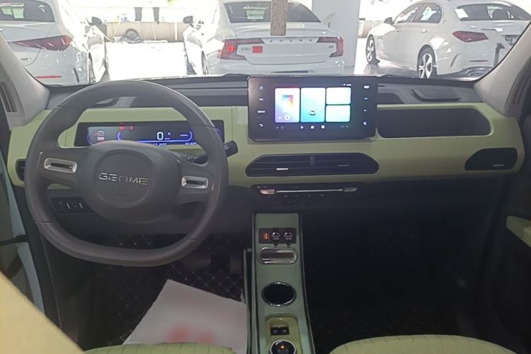 Used Geely Galaxy Panda 2023 Panda Mini 200km Endurance Bear Center Console