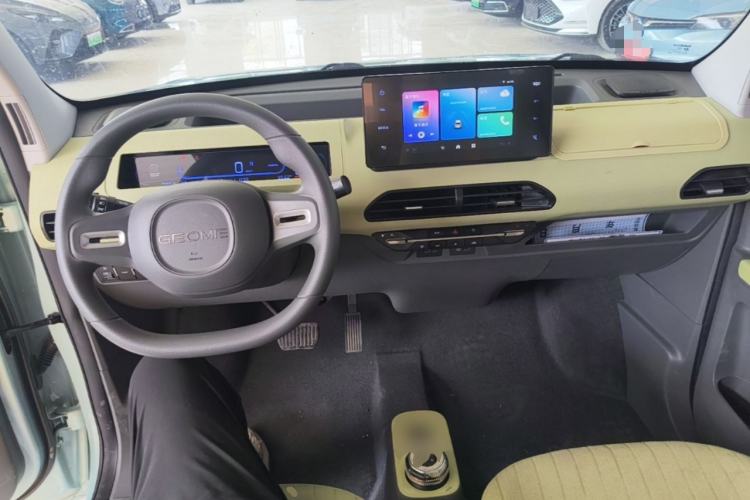 Used Geely Galaxy Panda 2023 Panda Mini 200km Endurance Bear Center Console