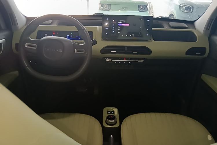 Used Geely Galaxy Panda 2023 Panda Mini 200km Endurance Bear Center Console